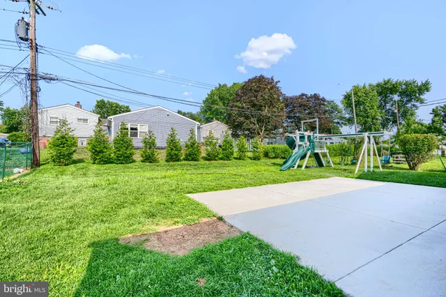 a front view of house with yard