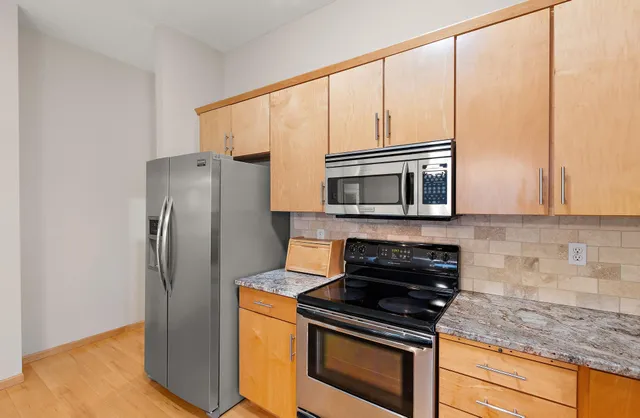 $2,300 | 270 4th Street East, Unit 409, St. Paul, MN 55101