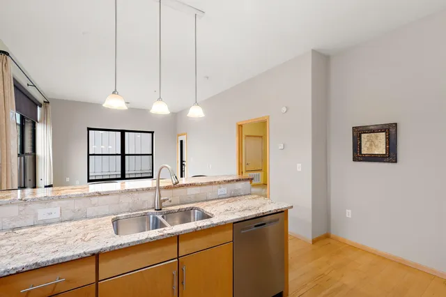 $2,300 | 270 4th Street East, Unit 409, St. Paul, MN 55101