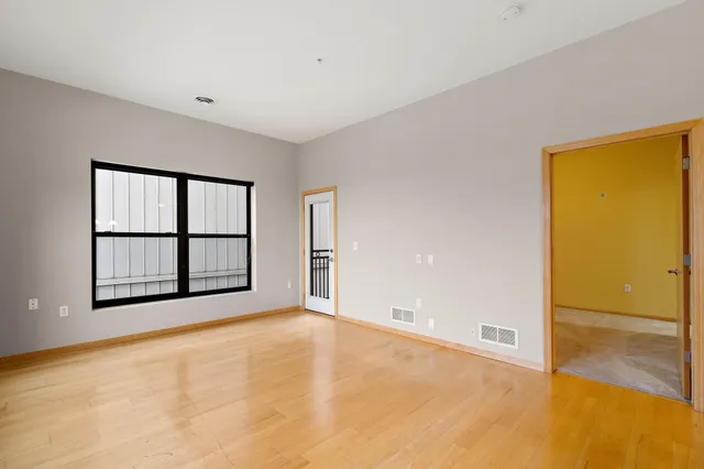 $2,300 | 270 4th Street East, Unit 409, St. Paul, MN 55101