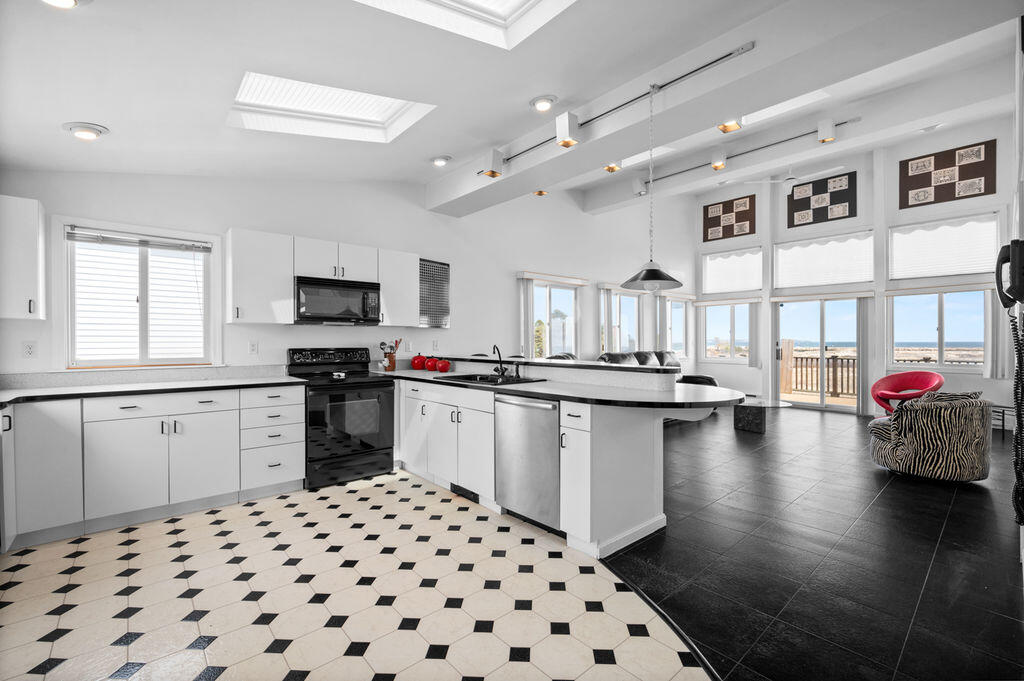 465 Atlantic Avenue Wells, ME 04090 - Photo 5 of 40 DSC_5279
