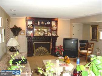13 Vassar Road Broomall, PA 19008 - Photo 4 of 11 Family Room