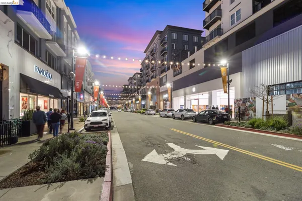 $499,000 | 4053 Harlan Street, Unit 313, Emeryville, CA 94608