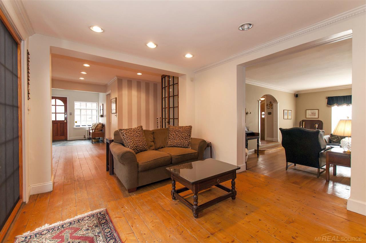 264 Lewiston Road Grosse Pointe Farms, MI 48236 - Photo 14 of 40