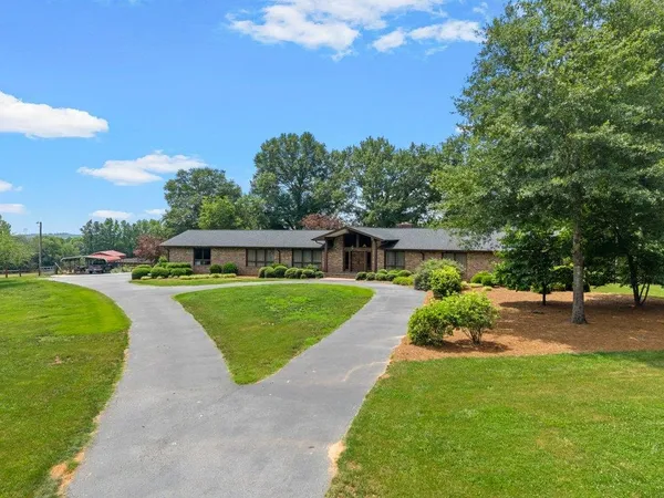 $1,400,000 | 110 South 234, Woodruff, SC 29388