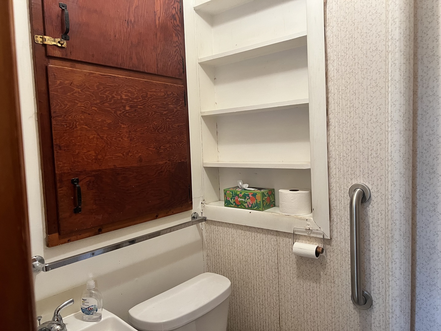 356 East Fulton Street Paxton, IL 60957 - Photo 20 of 25 a bathroom with a toilet and a shower