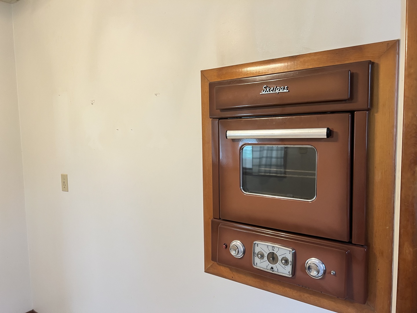 356 East Fulton Street Paxton, IL 60957 - Photo 21 of 25 a close up view of a washer and dryer