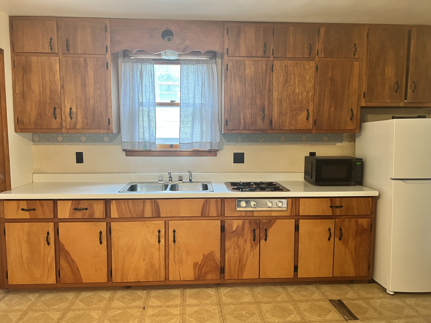 356 East Fulton Street Paxton, IL 60957 - Photo 22 of 25 a kitchen with wooden cabinets