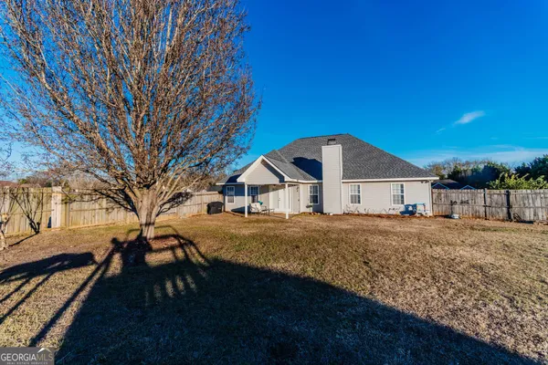a house view with a outdoor space