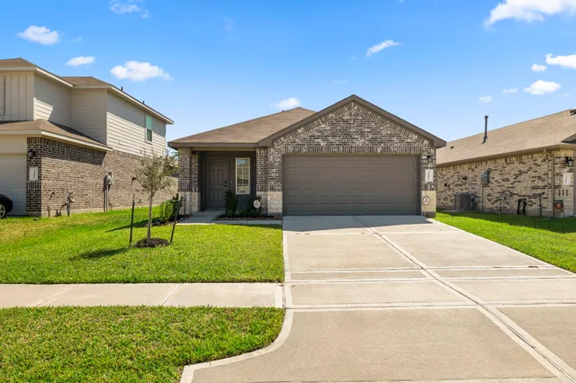 a view of outdoor space yard and garage