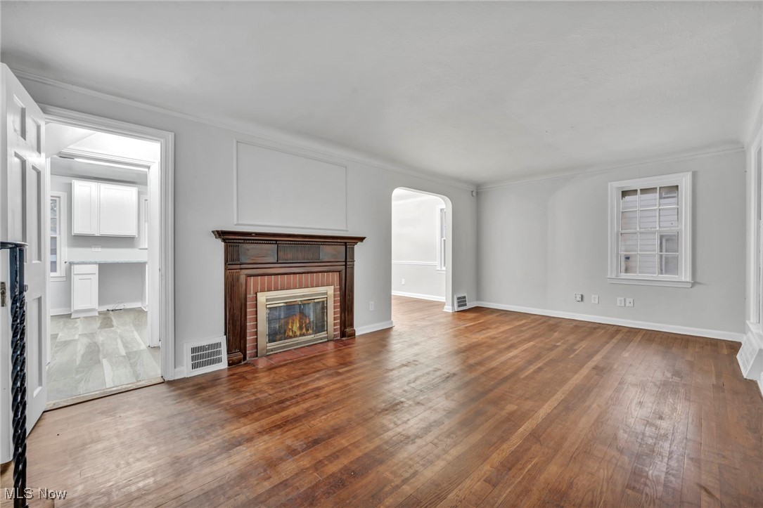 1048 Woodview Road Cleveland, OH 44121 - Photo 7 of 42