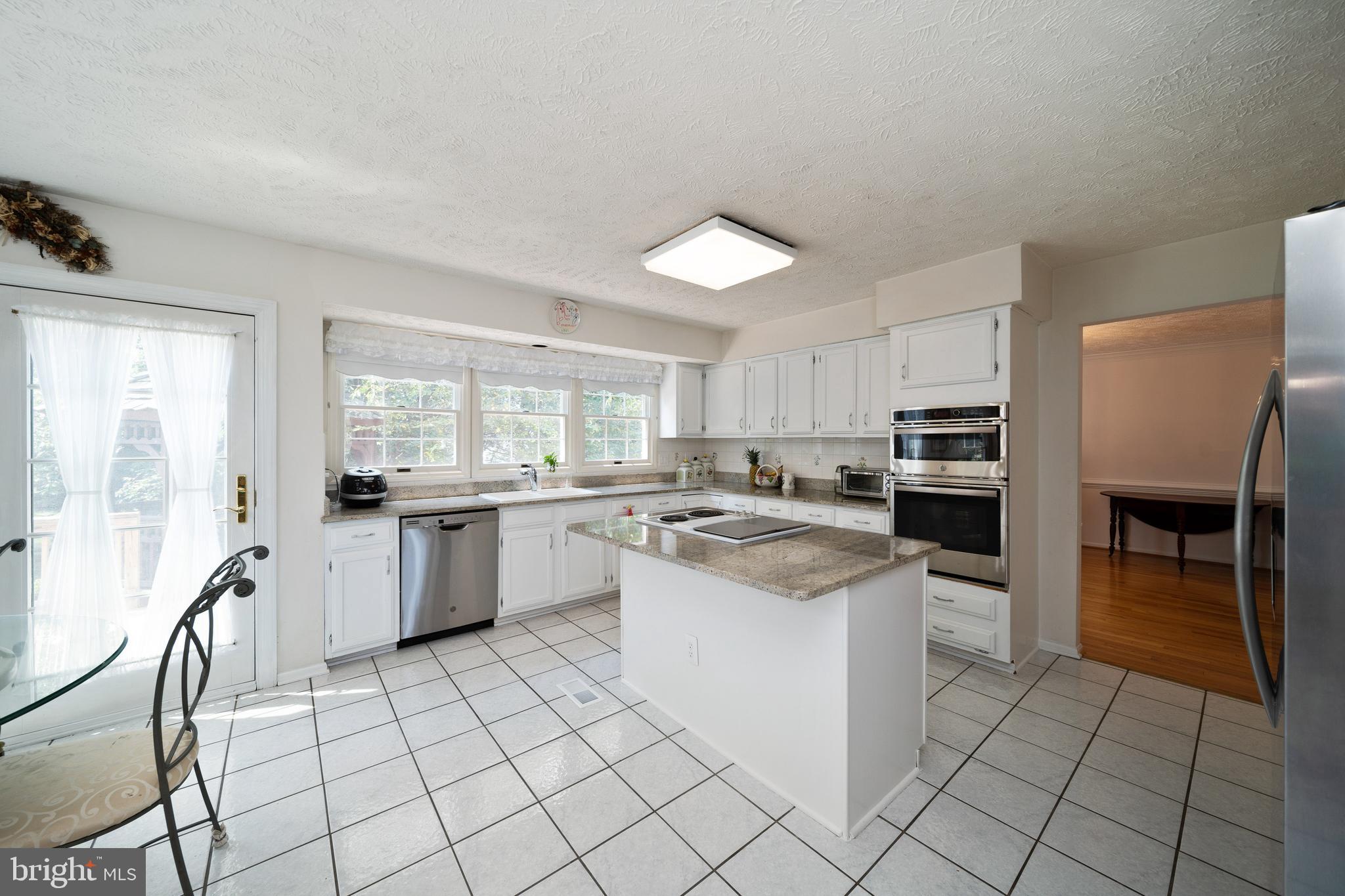 2202 Halter Lane Reston, VA 20191 - Photo 6 of 22