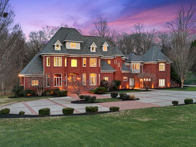 $2,400,000 | 8831 Forest Creek Lane, Ooltewah, TN 37363