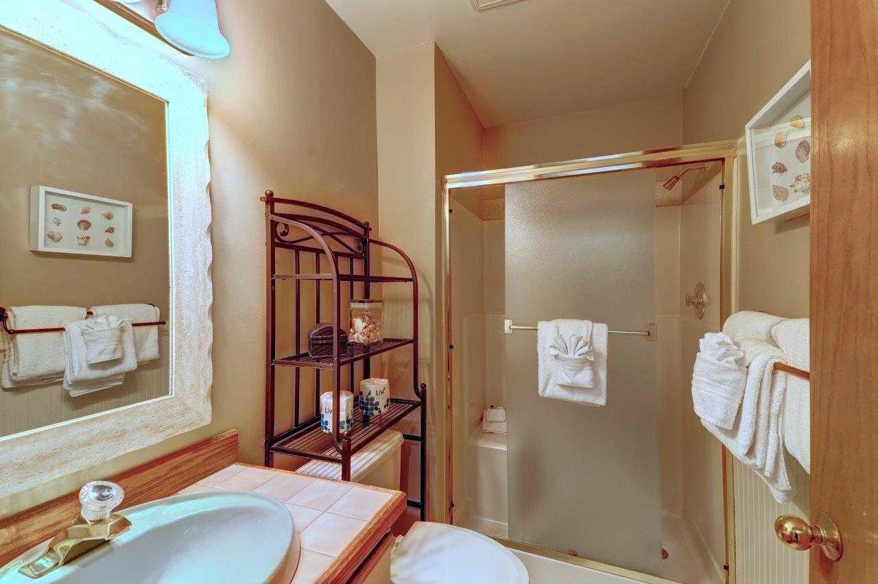 561 South Promenade Seaside, OR 97138 - Photo 20 of 35 Beach Club condo bath 2
