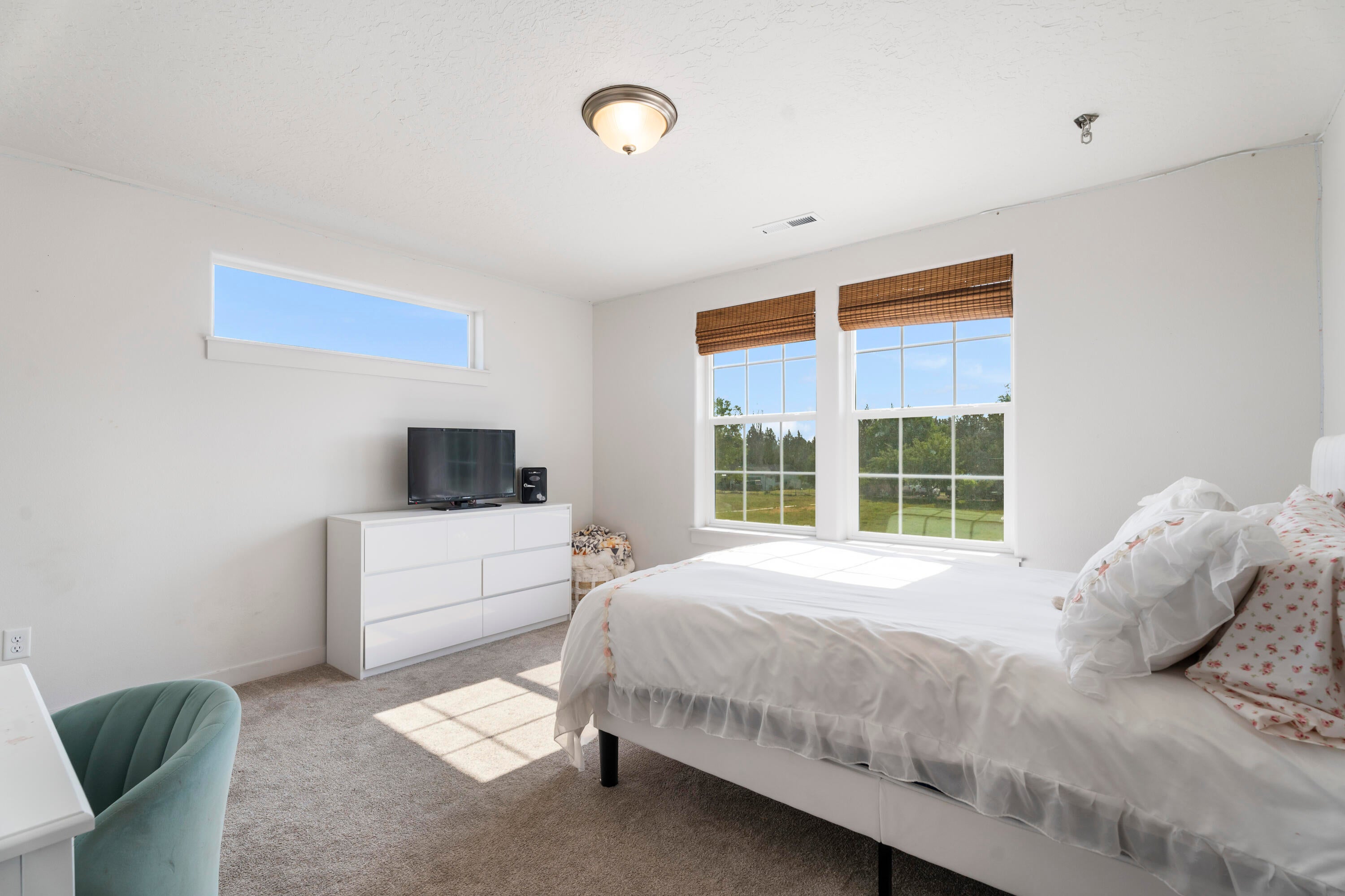 21030 Yeoman Road Bend, OR 97701 - Photo 31 of 66 31