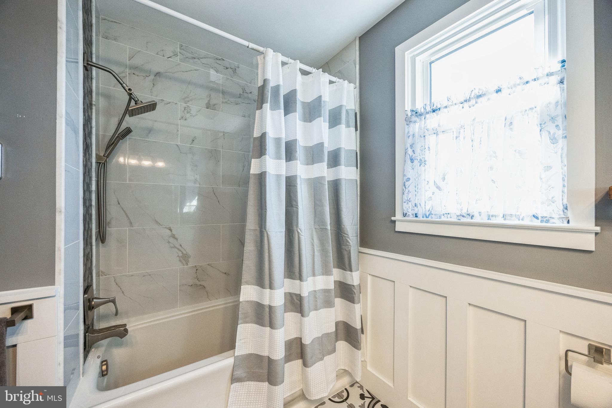 333 Davis Avenue Mount Ephraim, NJ 08059 - Photo 19 of 34 a bathroom with a shower and a bathtub