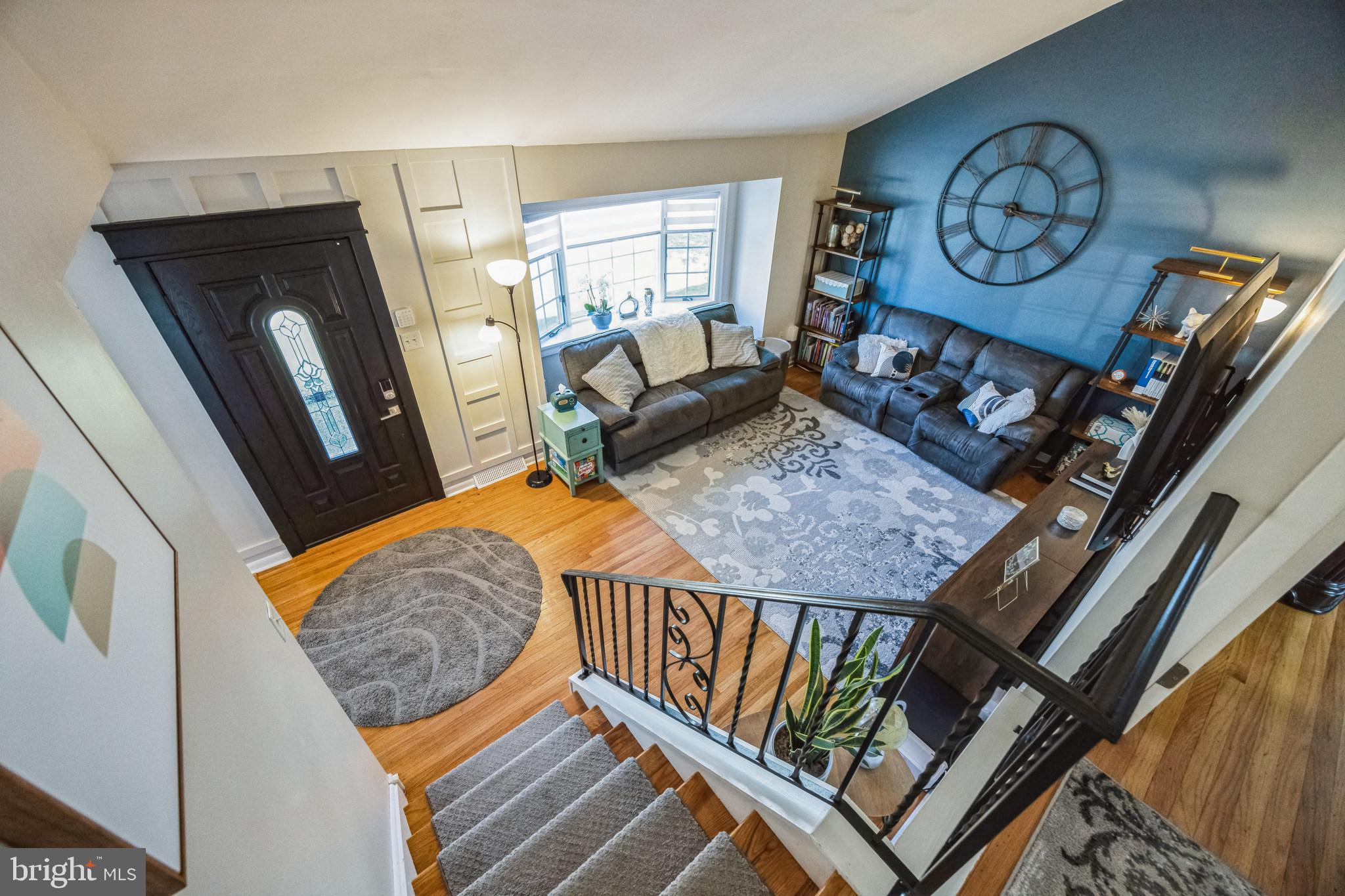 333 Davis Avenue Mount Ephraim, NJ 08059 - Photo 20 of 34 a living room with furniture and a table
