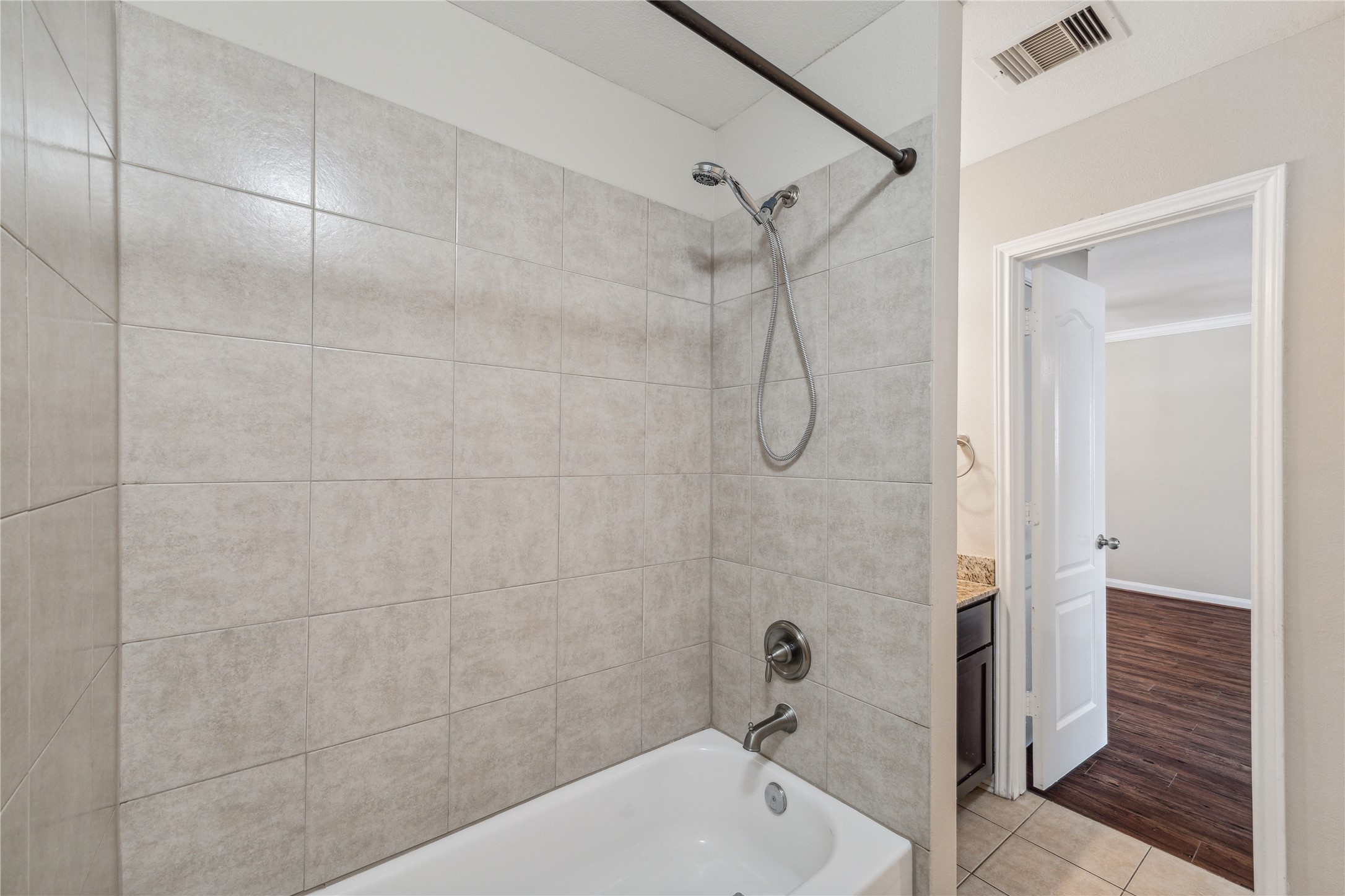427 West 16th Street, Unit 2 Houston, TX 77008 - Photo 7 of 7 a bathroom with a bathtub and shower