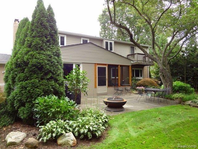 5794 Raven Road Bloomfield Hills, MI 48301 - Photo 17 of 20 Patio and Landscaping
