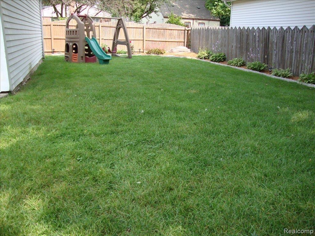 1876 Princeton Road Berkley, MI 48072 - Photo 3 of 18 Backyard