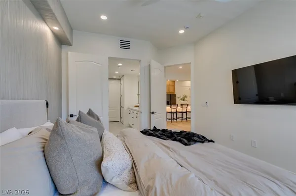 $2,550 | 32 East Serene Avenue, Unit 207, Las Vegas, NV 89123