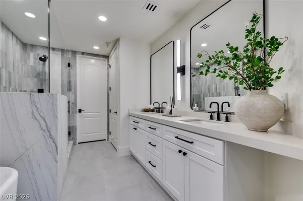 $2,550 | 32 East Serene Avenue, Unit 207, Las Vegas, NV 89123