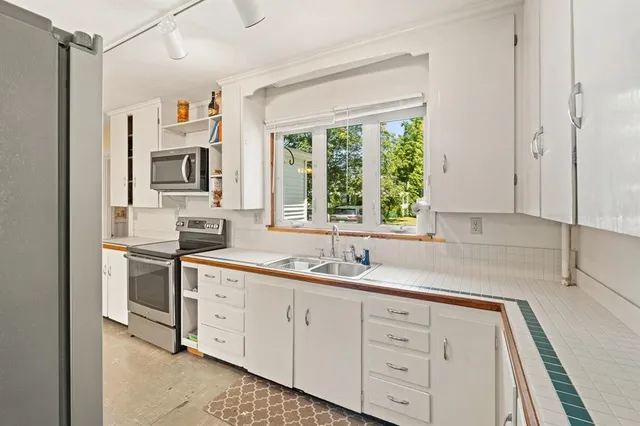 $2,700 | 20 Stark Avenue, Dover, NH 03820