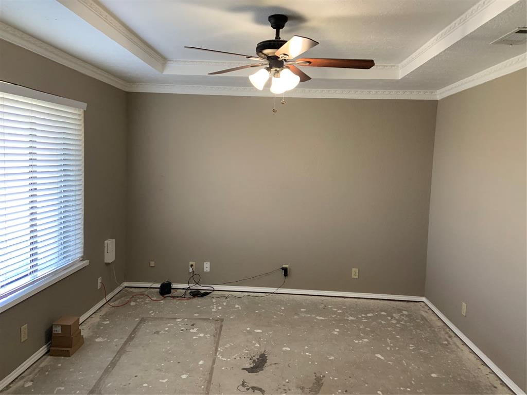 781 January Lane Ponder, TX 76259 - Photo 20 of 25 an empty room with a chandelier fan and windows