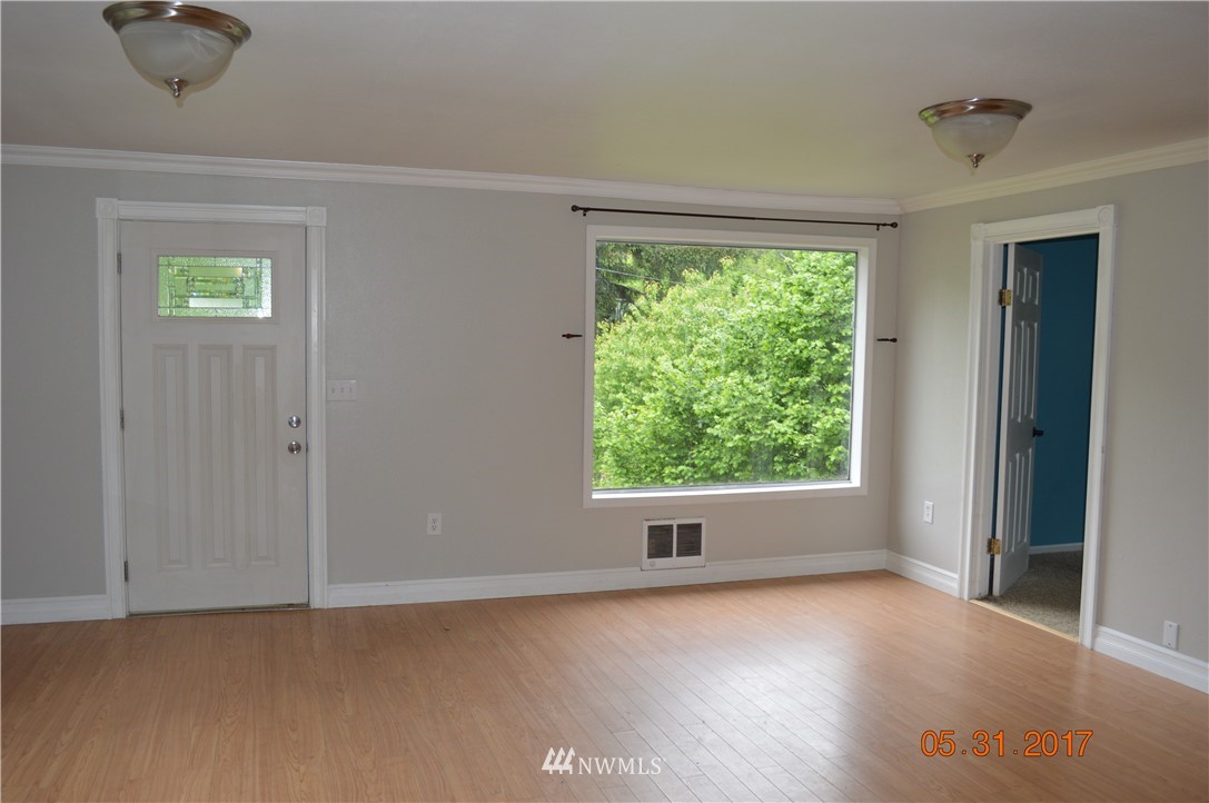 1708 Prospect Street Raymond, WA 98577 - Photo 2 of 15 Gallery Image 2