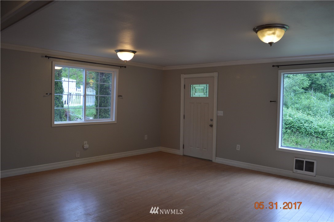 1708 Prospect Street Raymond, WA 98577 - Photo 3 of 15 Gallery Image 3