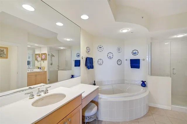 $635,000 | 409 North Point Road, Unit 502, Osprey, FL 34229