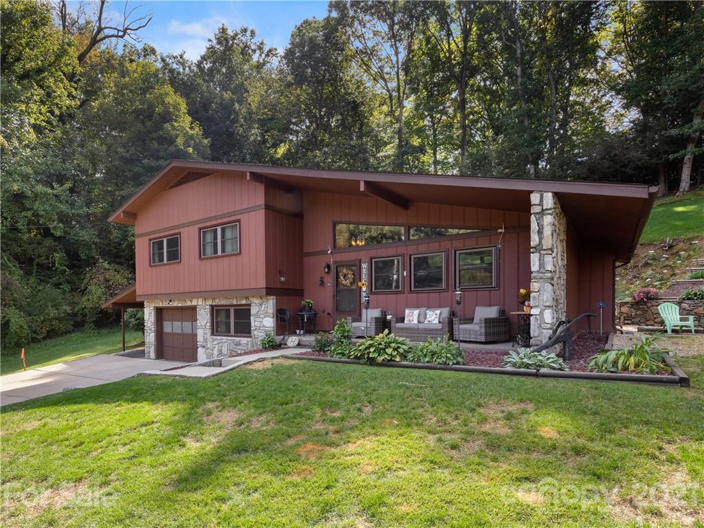 46 Loop Road Clyde, NC 28721 - Photo 3 of 25 a front view of a house with garden