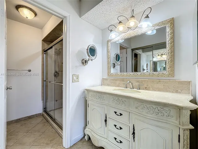 $2,399 | 20 VĆa De Casas Sur, Unit 202, Boynton Beach, FL 33426