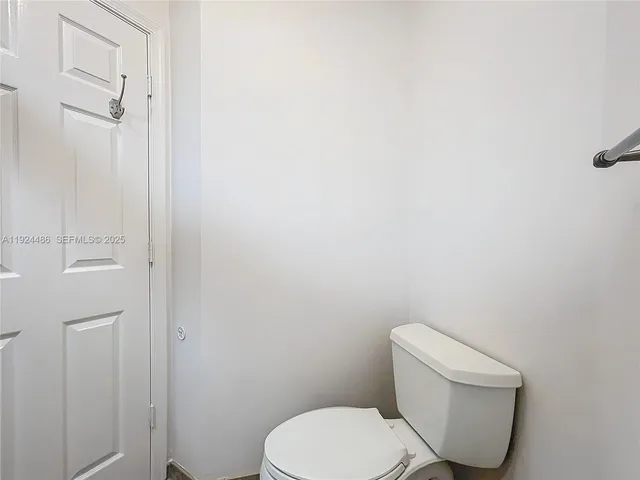 $2,399 | 20 VĆa De Casas Sur, Unit 202, Boynton Beach, FL 33426