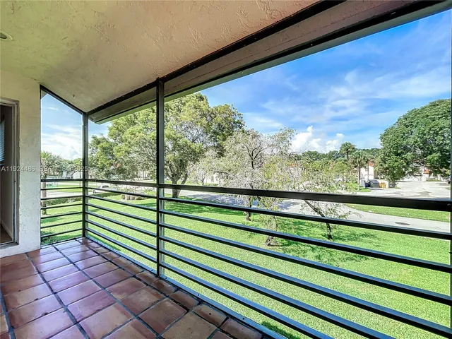 $2,399 | 20 VĆa De Casas Sur, Unit 202, Boynton Beach, FL 33426