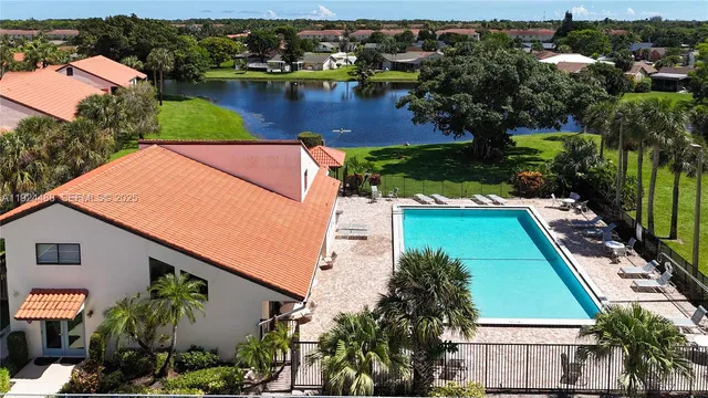 $2,399 | 20 VĆa De Casas Sur, Unit 202, Boynton Beach, FL 33426