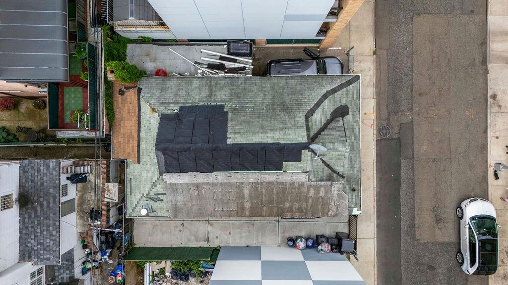 32 Brighton 2nd Place Brooklyn, NY 11235 - Photo 2 of 23