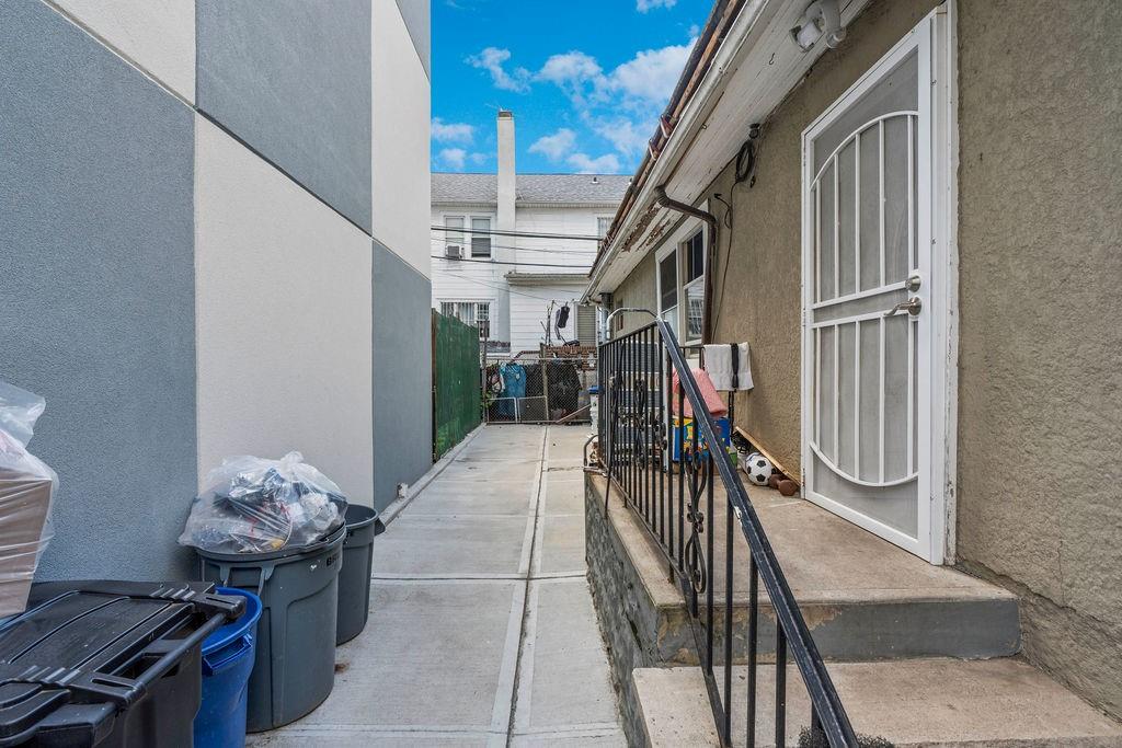32 Brighton 2nd Place Brooklyn, NY 11235 - Photo 9 of 23 a view of entryway and hall