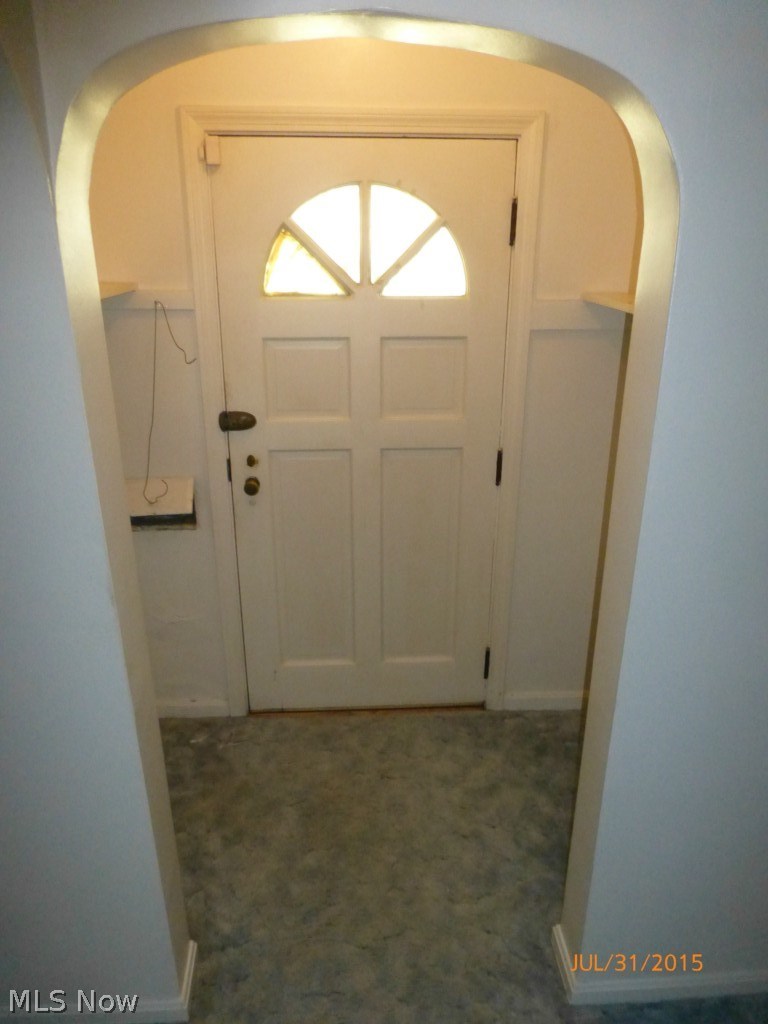 465 Butler Avenue Akron, OH 44310 - Photo 4 of 19 Foyer