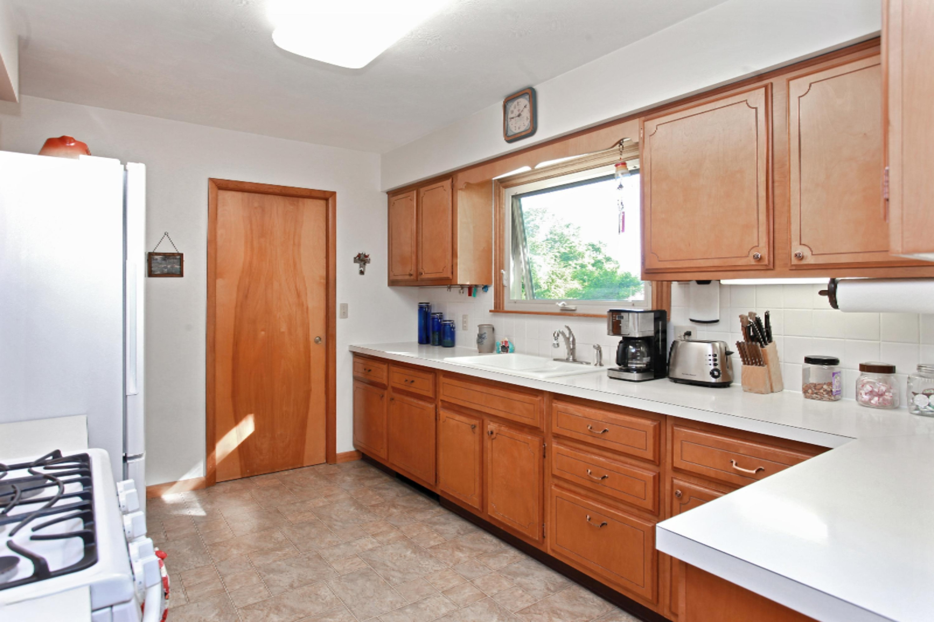 18245 Mt Zion Road Galien, MI 49113 - Photo 4 of 15 03_18245MtZionRoad_5_Kitchen_HiRes