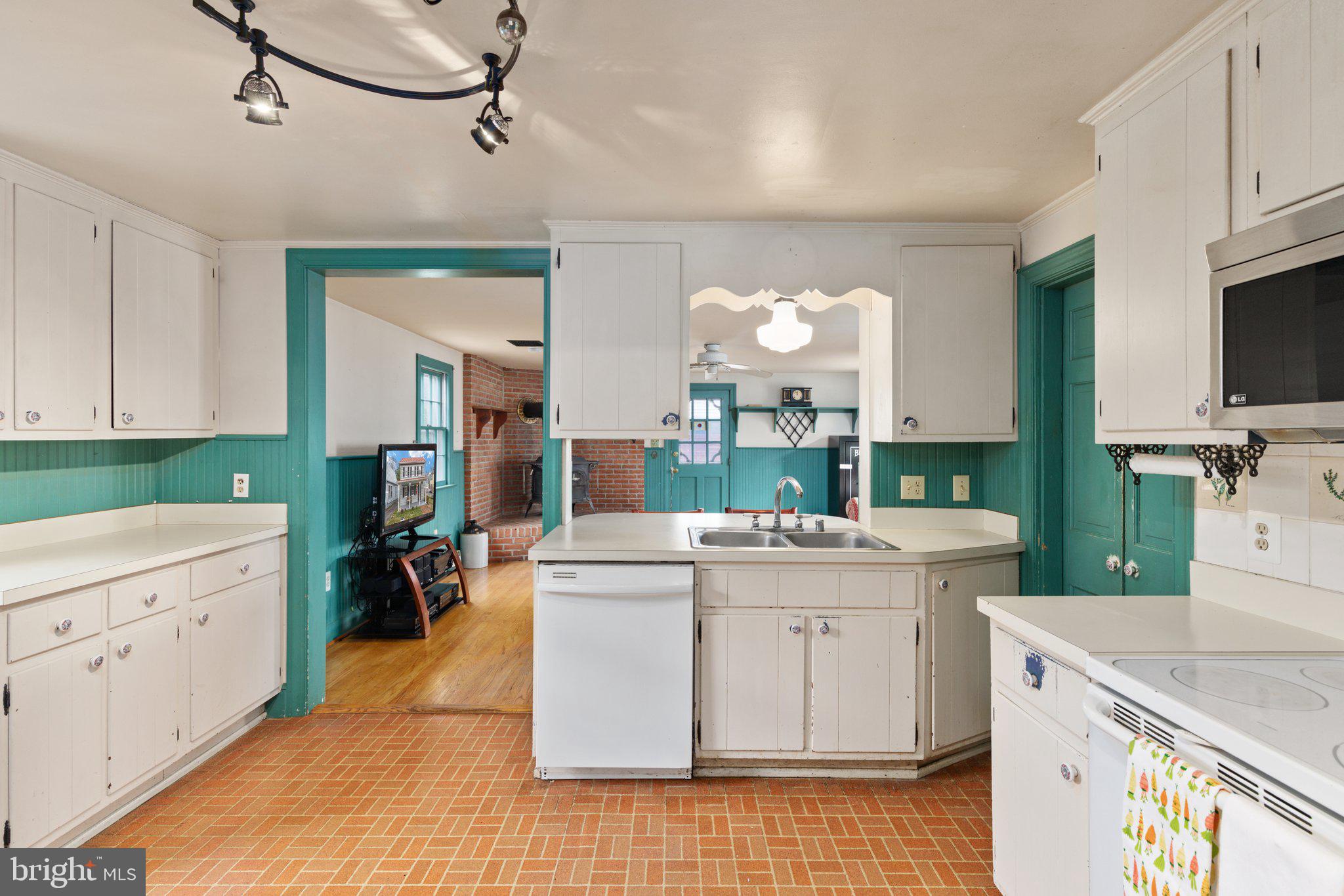 422 South King Street Leesburg, VA 20175 - Photo 11 of 72