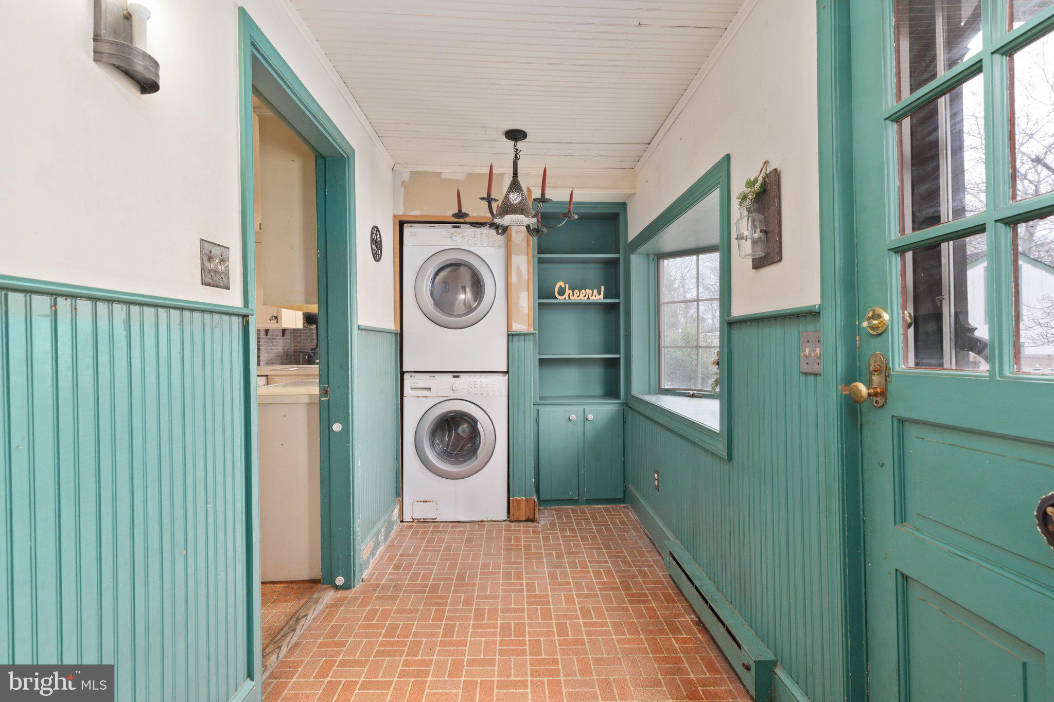 422 South King Street Leesburg, VA 20175 - Photo 16 of 72 Washer, Dryer With Built-In Shelves