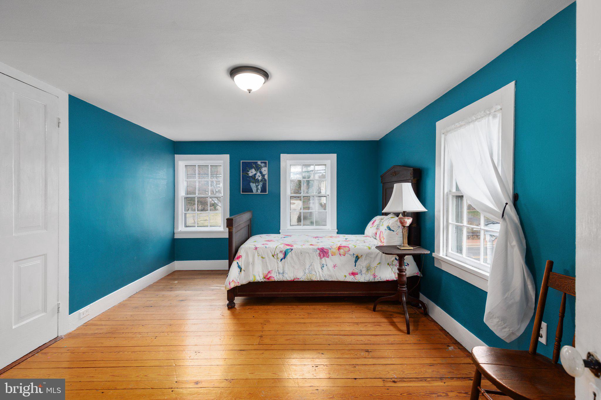 422 South King Street Leesburg, VA 20175 - Photo 27 of 72 Lots of Natural Light