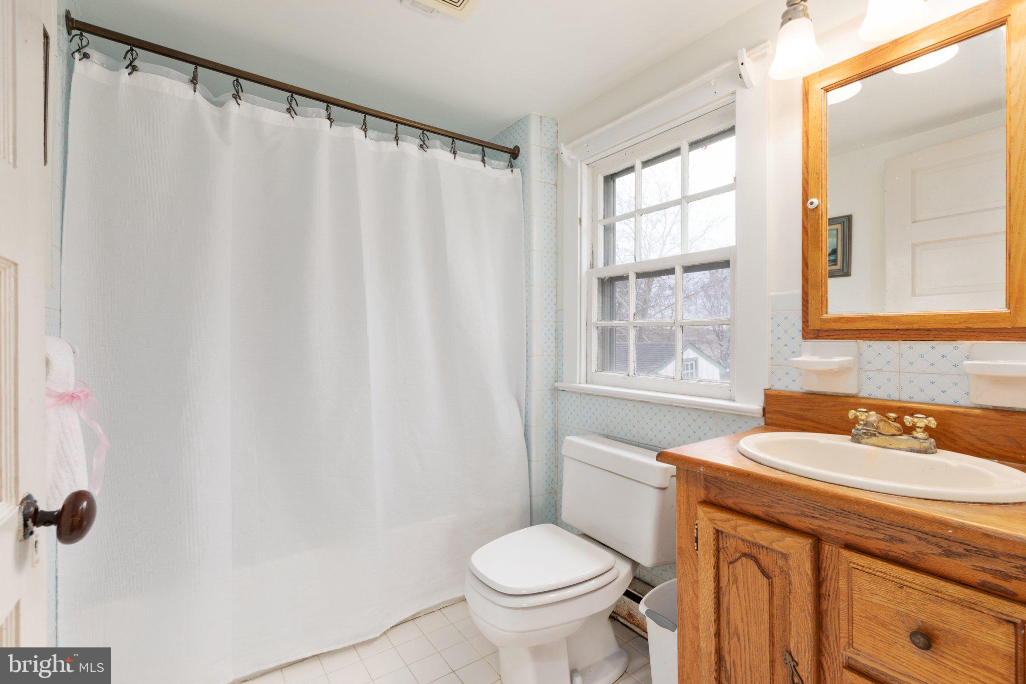 422 South King Street Leesburg, VA 20175 - Photo 31 of 72 Full Bath Upper Level