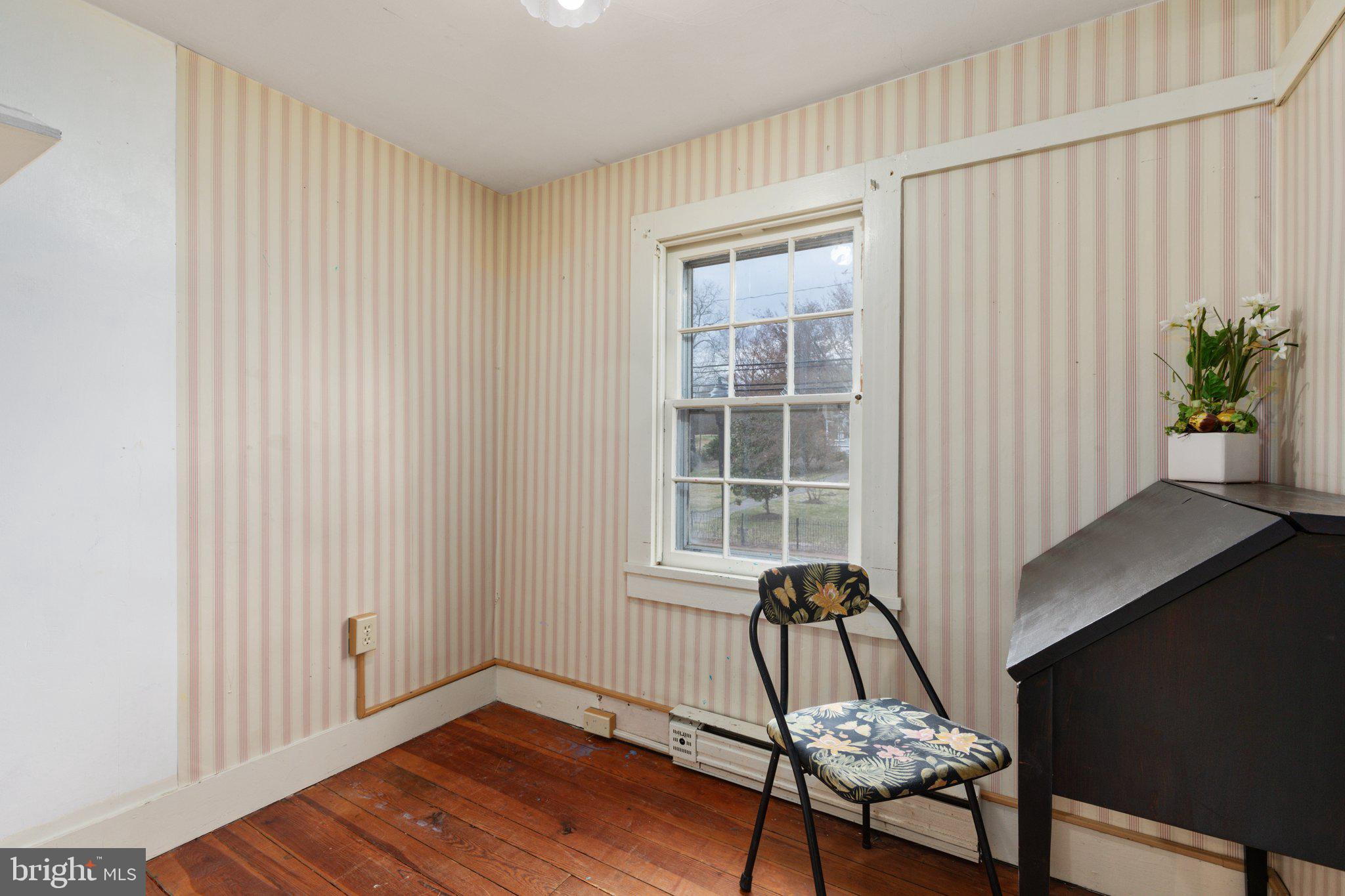 422 South King Street Leesburg, VA 20175 - Photo 32 of 72 Sweet Office Area At Top Of Stairs