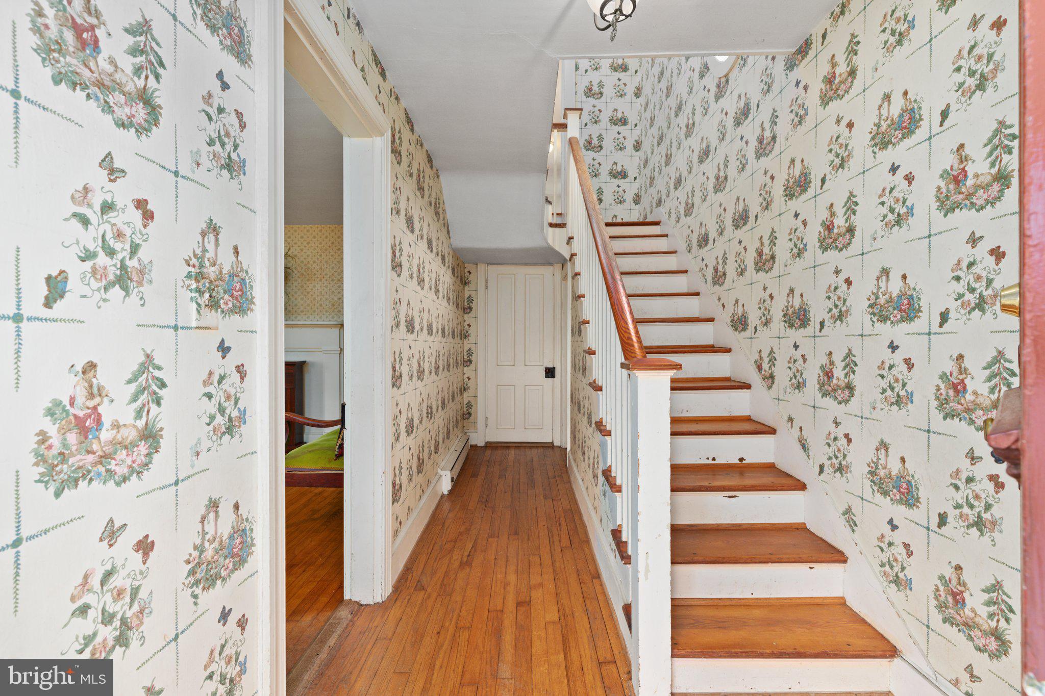 422 South King Street Leesburg, VA 20175 - Photo 6 of 72 Original Old Staircase