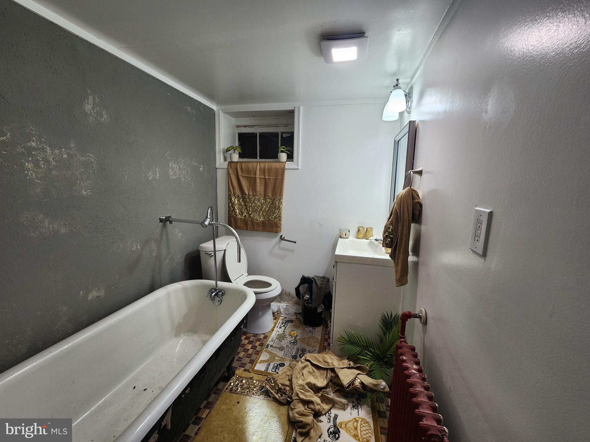 1310 Edison Highway Baltimore, MD 21213 - Photo 13 of 31 a bathroom with a tub sink and mirror