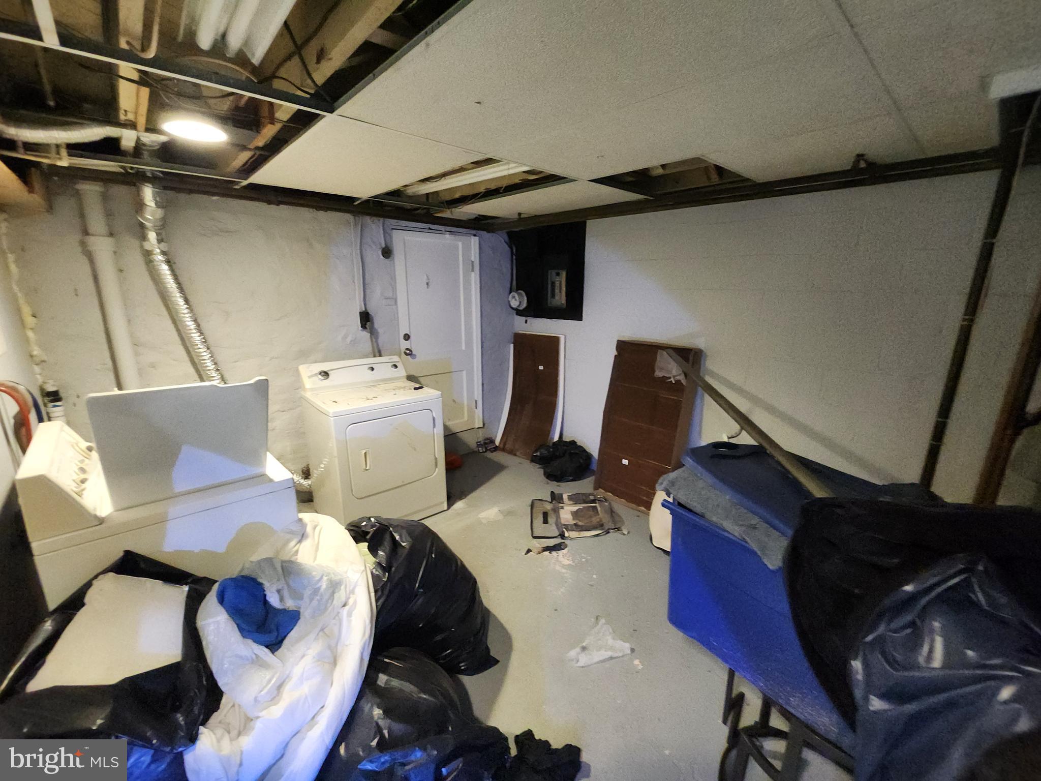 1310 Edison Highway Baltimore, MD 21213 - Photo 14 of 31 a utility room with dryer and washer