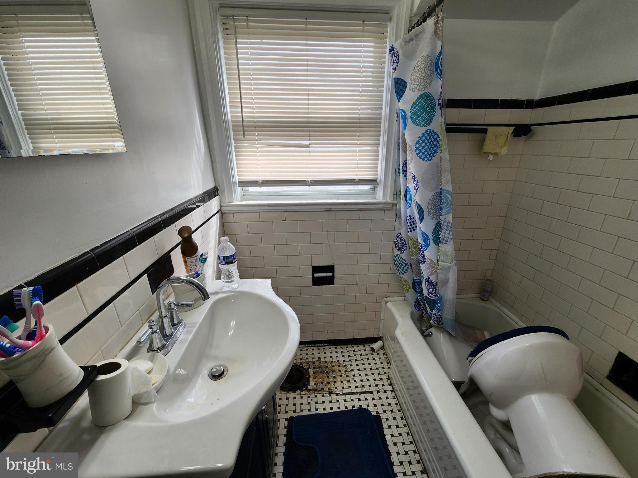 1310 Edison Highway Baltimore, MD 21213 - Photo 25 of 31 a bathroom with a sink a toilet and shower