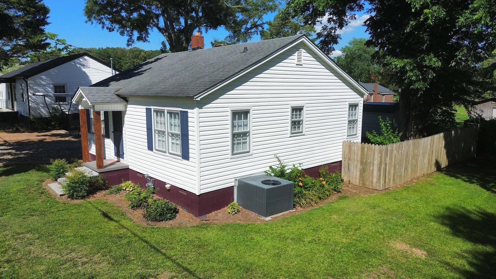 403 Thompson Street Gaffney, SC 29340 - Photo 6 of 32